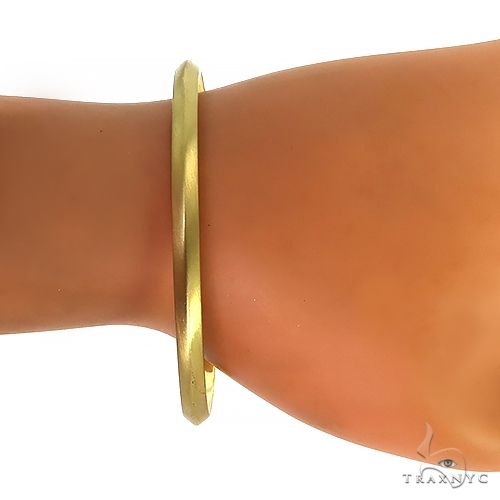 18K Gold Matte Finish Bangle Bracelet 68758 | TraxNYC