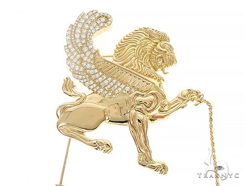 18K yellow gold lion brooch with detailed mane and textured wings holding a chain