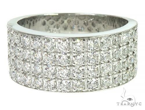 Yellow gold men's ring with four rows of pavé-set sparkling diamonds