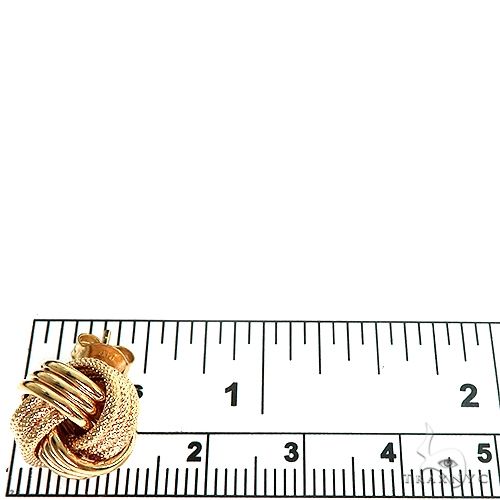 14K Yellow Gold Knot Earrings 66673 - Image 4 [FILE:66673_image_04_af5aae77.jpg]