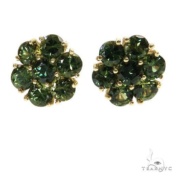 Flower cluster earrings with green sapphire stones – small bloom silhouette, front view
