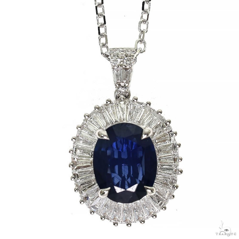Blue sapphire and baguette diamond necklace in 18k white gold – front-facing detail view