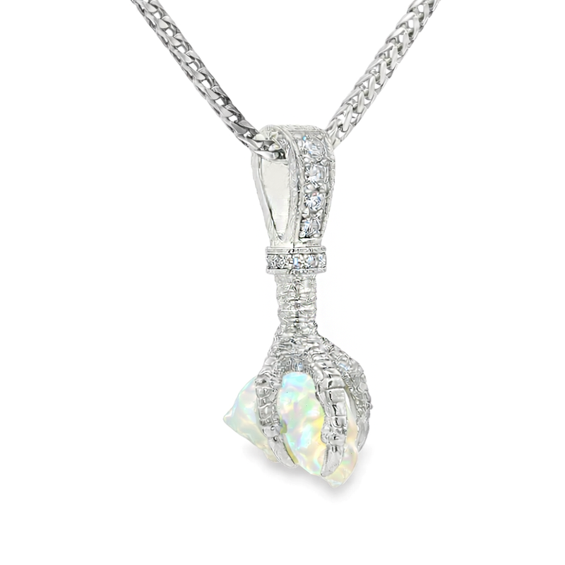 Silver claw pendant with a opal stone 