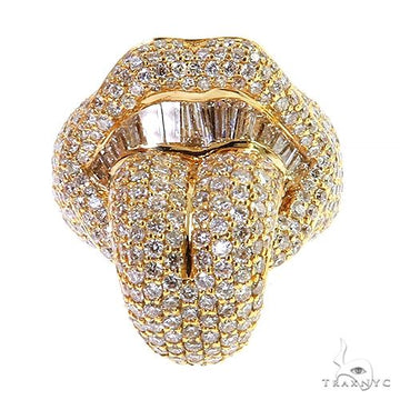 Yellow gold mouth-shaped ring with baguette and round diamonds on tongue and lips.