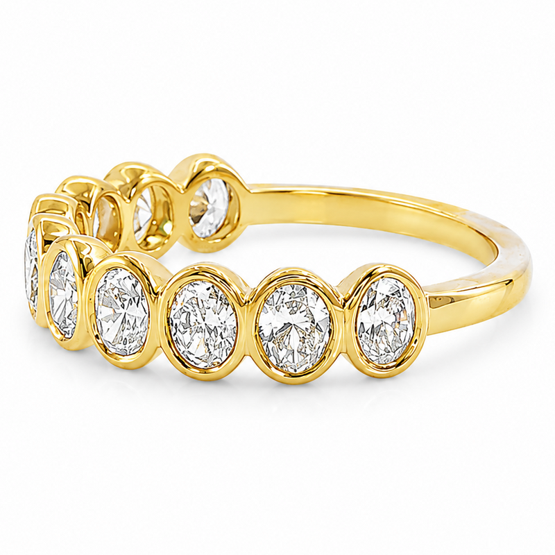 Bezel Luxe Oval Diamond Band 71604
