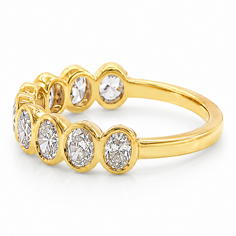Bezel Luxe Oval Diamond Band 71604