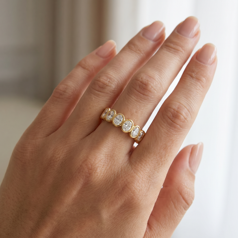 Bezel Luxe Oval Diamond Band 71604