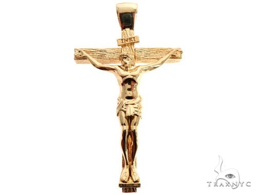 18K yellow gold Jesus cross charm pendant with detailed crucifix design