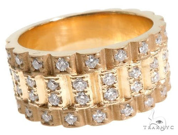Men's custom diamond ring in gold – round brilliant diamonds in prong setting, top-down view
