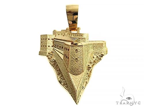 Custom 18k gold Citadelle From Haiti pendant in yellow gold – front-facing view showing full relief detail
