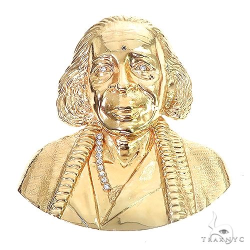 Custom grandmother pendant in 14k yellow gold – front-facing view showing solid gold profile and personalized design
