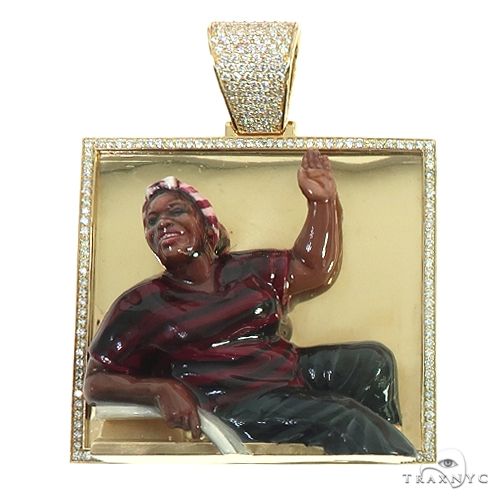 Custom mom memorial pendant with 2.81 ct diamonds – front-facing view