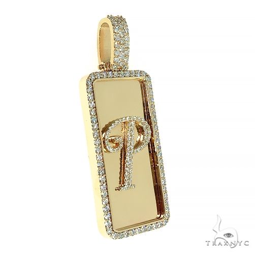 Yellow gold rectangular pendant with diamond-encrusted letter 'P' and diamond border