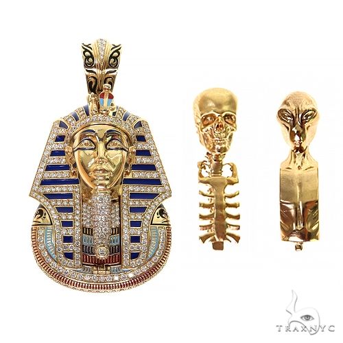 A pharaoh that swaps a skull and an alien
