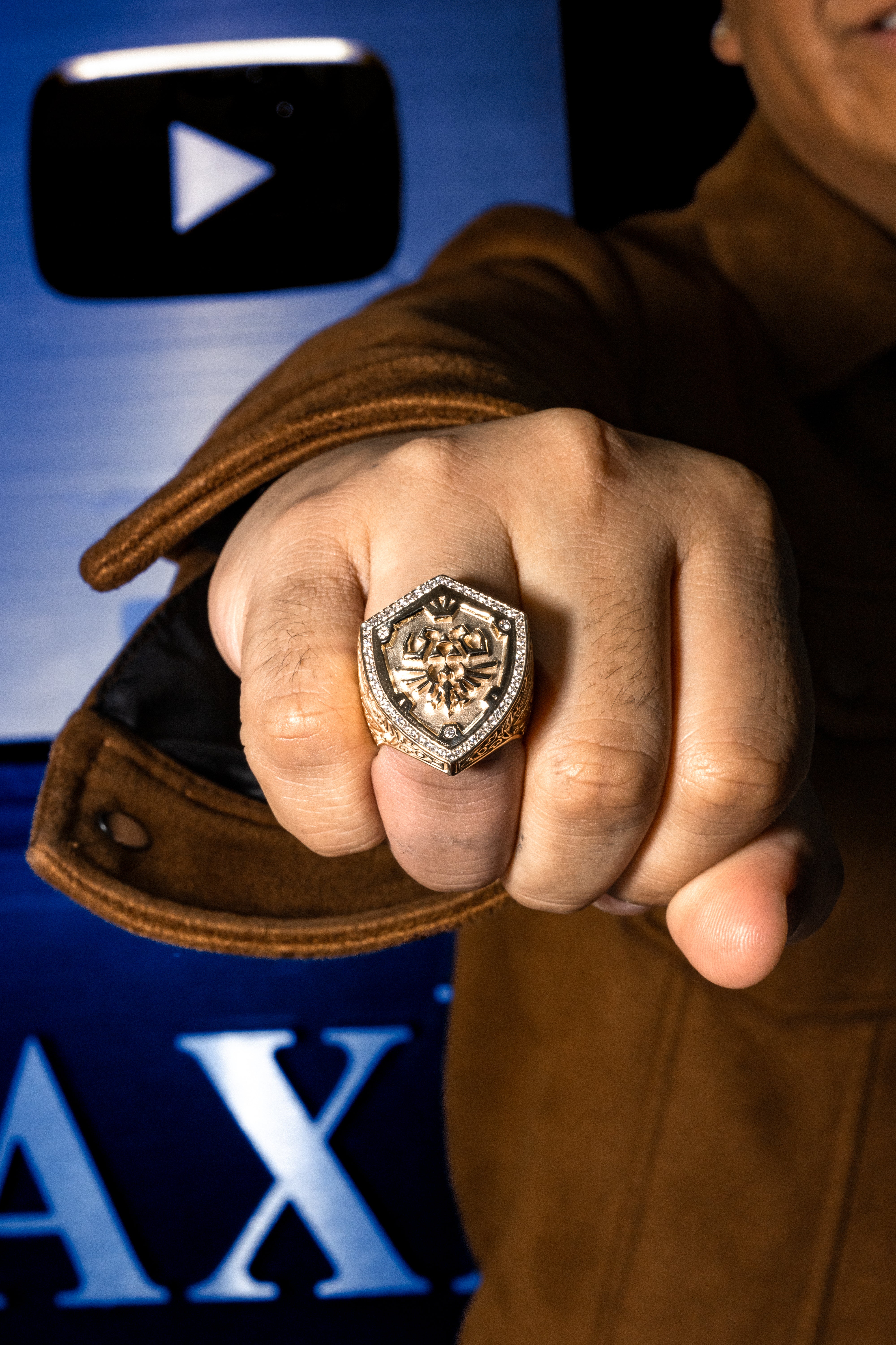 10K Gold Link Hylian Zelda Shield Gold Diamond Ring 70994 – TraxNYC