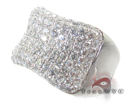 Men's yellow gold ring with rectangular cluster of sparkling diamonds