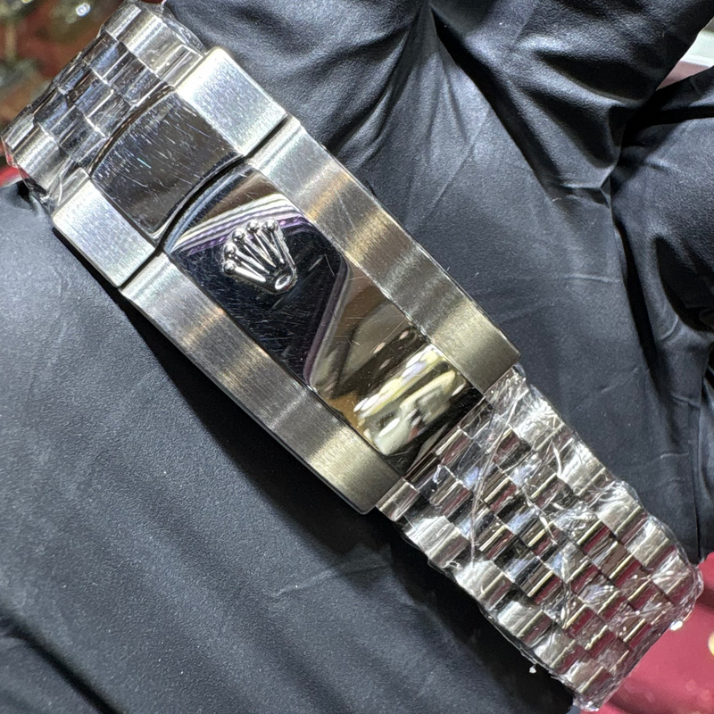 Rolex DateJust 126334 Oystersteel Jubilee bracelet and clasp, detail view