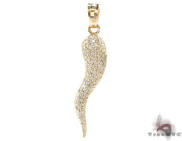 Yellow gold Italian horn pendant encrusted with small sparkling diamonds.