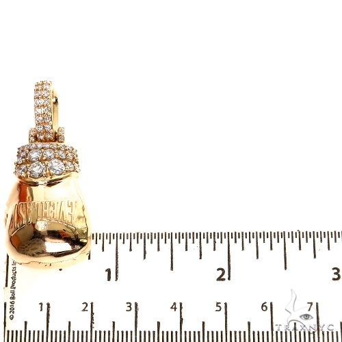 Medium Everlast Boxing Glove 67647 - Image 5