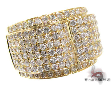 Yellow gold men's pinky ring paved with rows of round prong-set diamonds