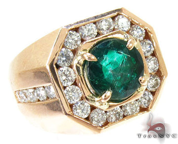 Yellow gold men's ring with round emerald center and diamond halo
