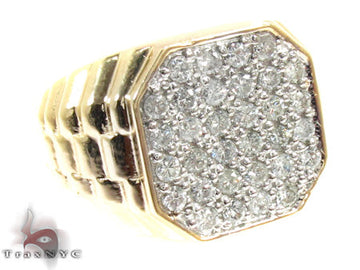 Yellow gold men's ring with octagonal diamond-studded top and ribbed band