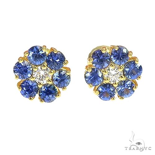 Mini flower cluster earrings with ocean blue sapphires and central diamonds in yellow gold