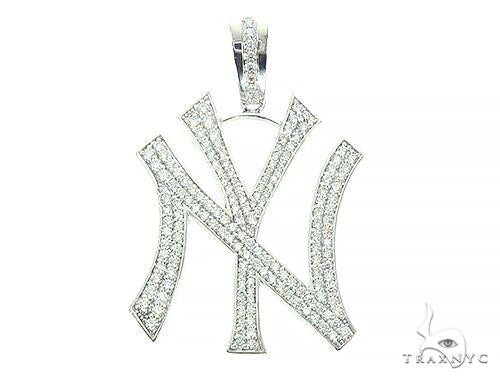 New York Yankees diamond pendant in gold-tone metal, logo silhouette set with round diamonds, front-facing view