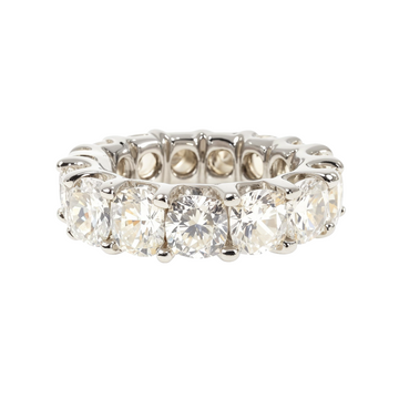 Men's platinum diamond ring – close-up of diamond-set top with polished platinum band