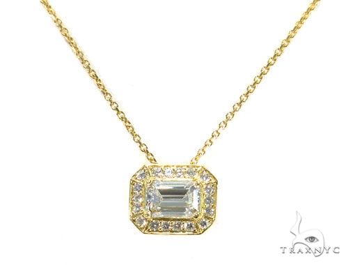 18K yellow gold necklace with emerald and round cut prong-set diamonds