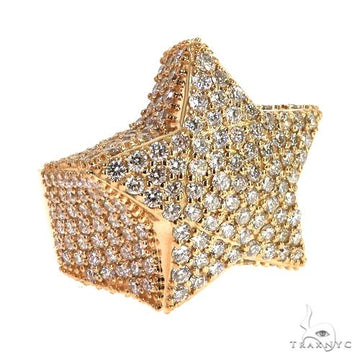 Yellow gold star-shaped men's ring encrusted with multiple small diamonds.
