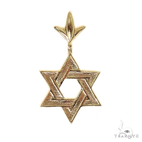 Mini Star of David pendant in polished yellow gold with geometric detailing