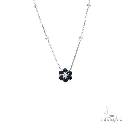 Yellow gold necklace with sapphire flower and central diamond pendant