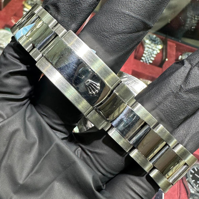 Rolex DateJust 41mm stainless steel bracelet with polished center links and clasp logo.