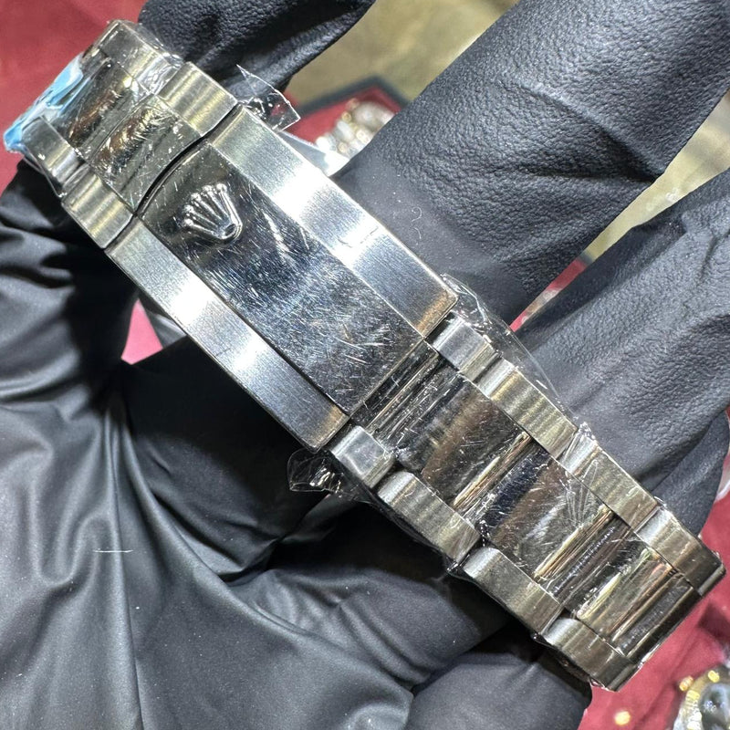 Rolex DateJust 41mm stainless steel bracelet with polished center links and Rolex crown clasp.