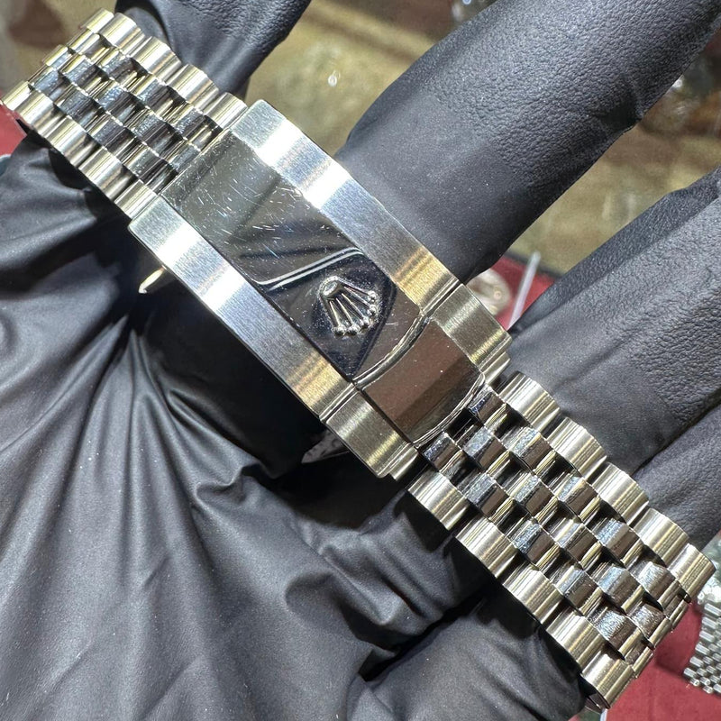 Rolex DateJust 41mm stainless steel bracelet with polished clasp and Rolex crown logo.