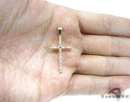 Round Cut Diamond Cross Crucifix 4 11358