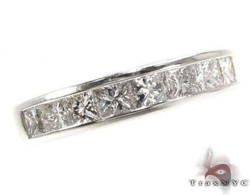 Invisible Diamond Wedding Ring in 18K gold