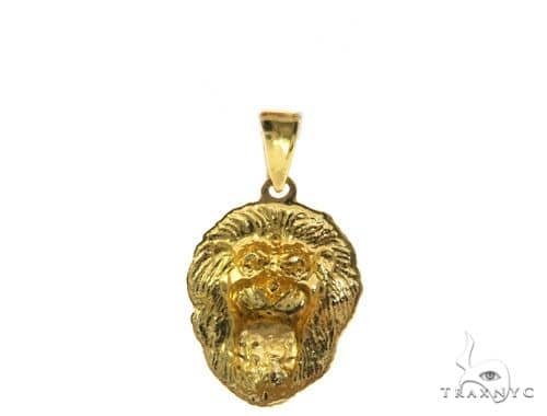 Yellow gold lion head pendant with black diamond eyes and detailed mane design.