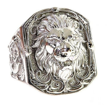 Silver men's ring featuring a detailed lion head and ornate engraved patterns.