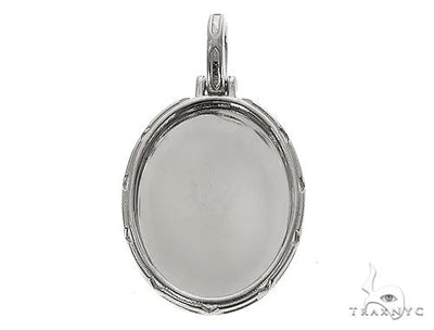 .925 Silver Oval Special Edition Photo Pendant Engraved Frame